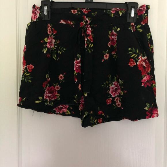 Women's Bermuda‎ Shorts Tie Front Mid Rise Pull On Floral  Black Red Size Medium - Picture 3 of 7